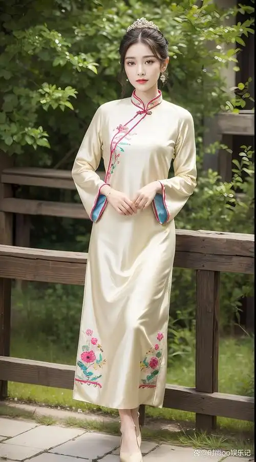 旗袍者,华贵之装束,独有之韵味.佳人穿之,宛如行云流水,飘逸而出尘.