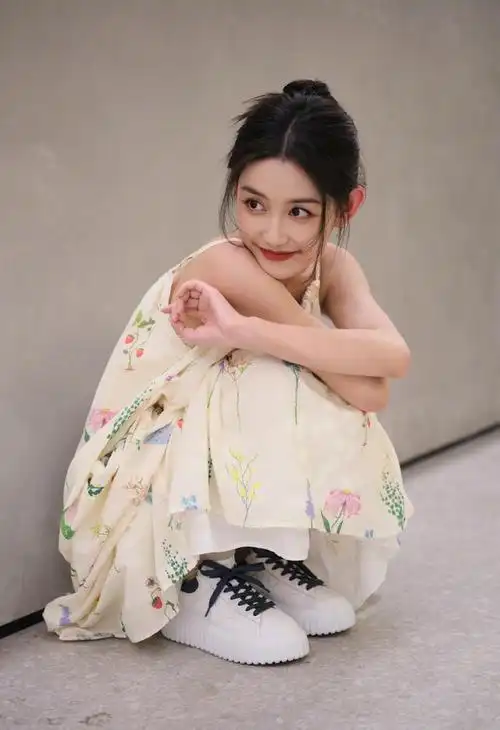 热辣女孩蒋依依热情直率活力四溢的笑容女王