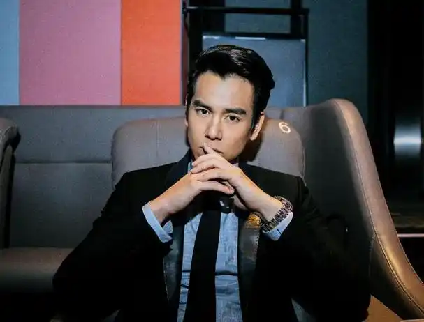 事实证明,一夜之间被"毁掉"的彭于晏,已经走上了另一条道路!