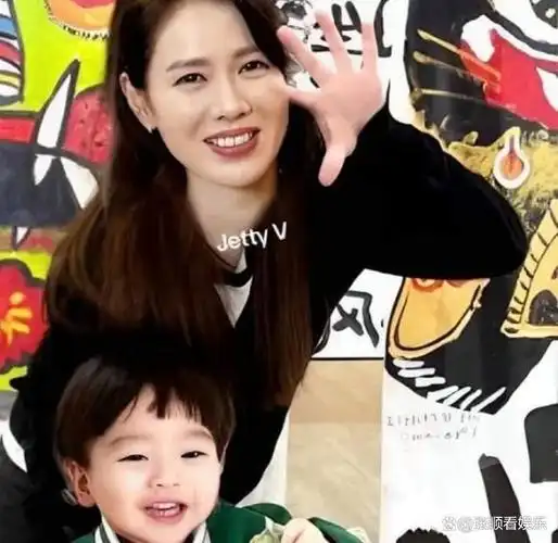 玄彬出现在好友mv中,孙艺珍晒全家照,儿子颜值不负众望