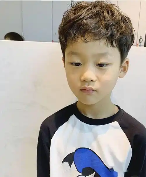今夏最火小男孩发型简单时尚还百变想帅别错过