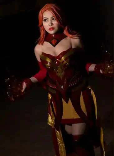 精选cosplay:冰女火女你要哪一个?_现场实拍_游久网dota2.uuu9.com