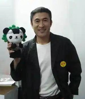 张国立肖荣生一唱一和拍卖 奥运慈善晚宴献爱心