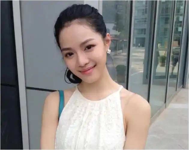 钟楚曦征服冯小刚迷倒李现再恋张云龙她的魅力究竟何在