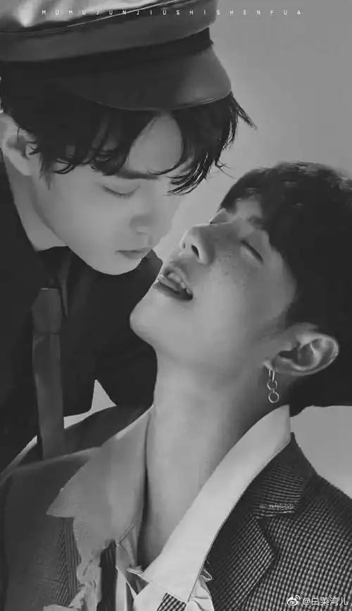 王一博,肖战你俩是撞了一柜子衣服吧?长得好看的人连长得的都像