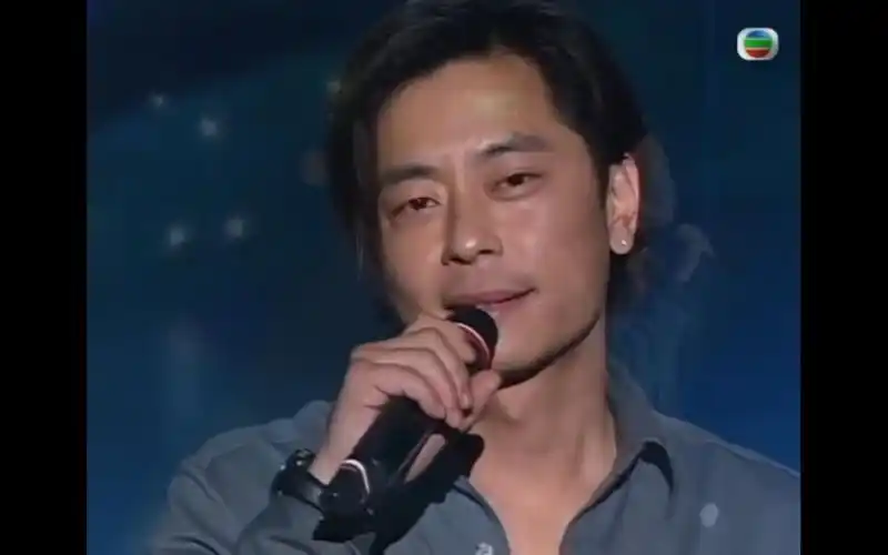 【王杰-现场】 hello 东华爱心庆欢腾  2001