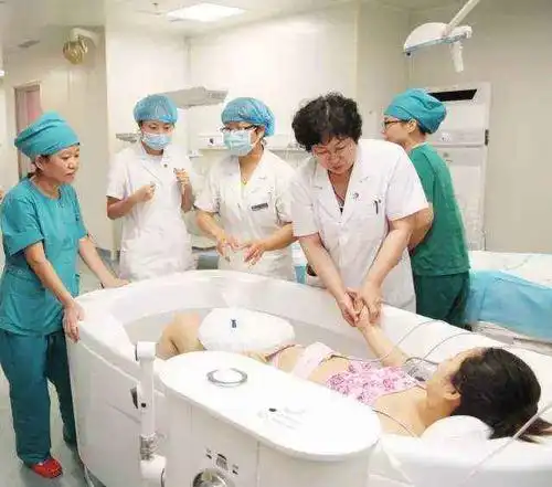 梅根王妃将进行水中分娩!为何水中分娩在中国一直流行不起来?