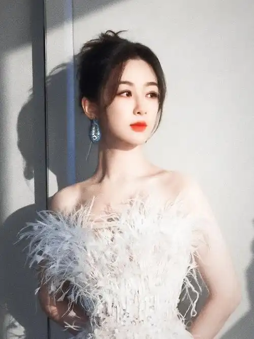 长相思演唱会##杨紫流光羽毛裙