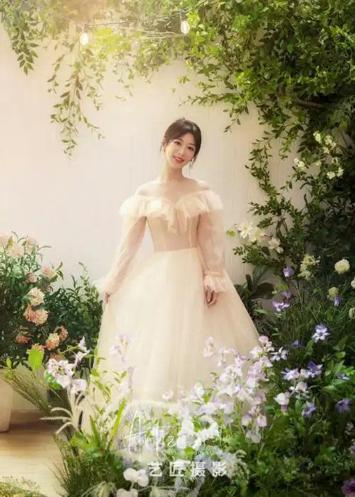 杨紫花海造型##杨紫好像森系精灵#这也太美啦,杨紫新造型好仙好嚎看