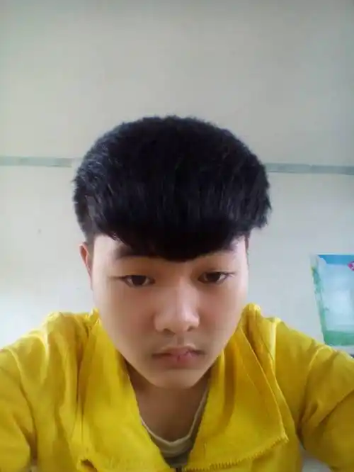 脸胖男生留什么发型,谁能帮忙.