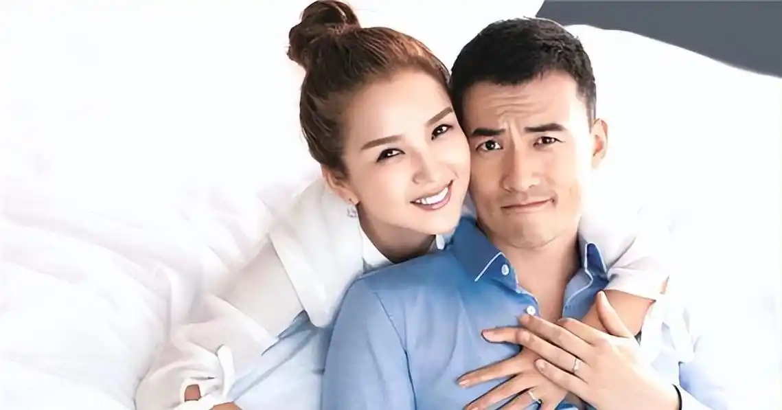 释小龙何洁分手,多年后,一个身家过亿一个捉襟见肘