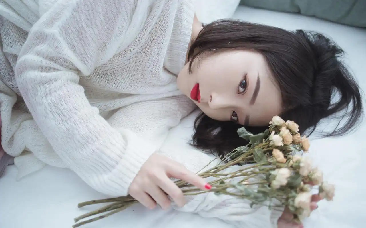 白皙性感美女慵懒迷人私房写真图片桌面壁纸