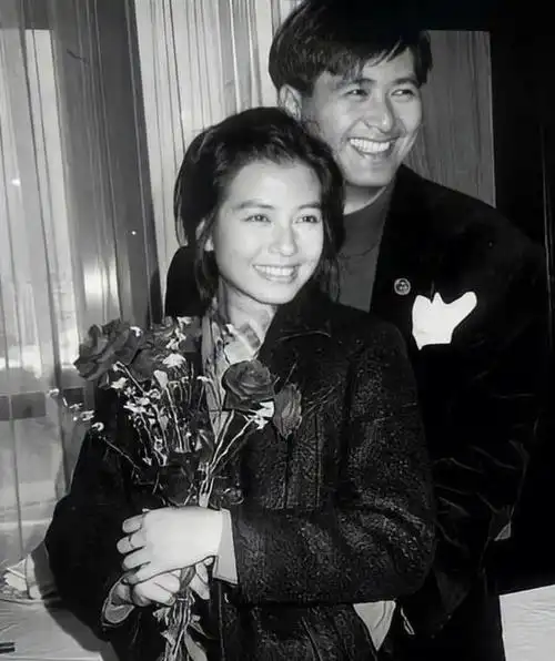 她转身在周润发怀中痛哭,两人是何关系|模特|陈荟莲|摄影师_网易订阅