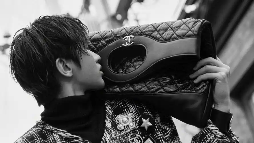 蔡徐坤杂志帅气写真,高清图片,电脑桌面-壁纸族