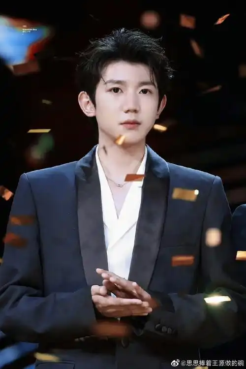 微博之夜神图##王源微博年度原创音乐人##微博之夜合照