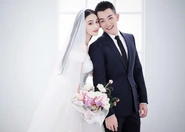 张馨予与老公跳舞 随着音乐舞动互动甜蜜满分_手机搜狐网