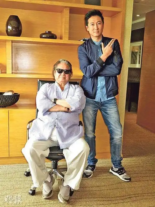 洪天明(右)很开心跟父亲洪金宝(左)合演新片,可惜两父子没有对手戏.