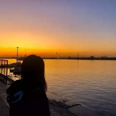 侧面剪影情侣头像