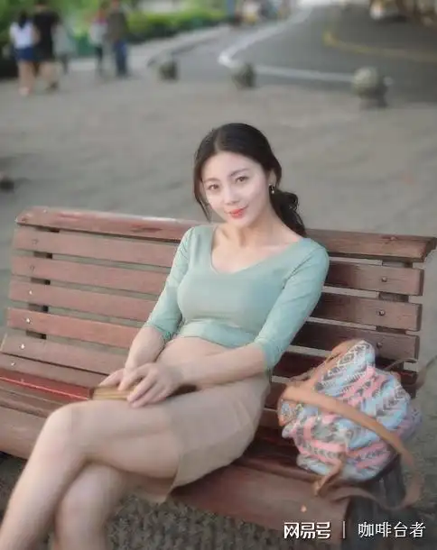 懂男人有韵味的女人是最迷人的,让人欲罢不能的,即便她的容颜不是