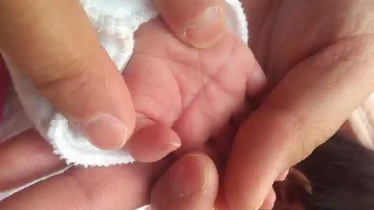 我宝宝是这样的手纹吗?有懂的宝吗给看看