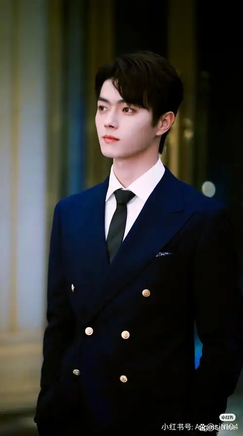 许凯诠释的霸道总裁,魅力四溢,清新脱俗,宛如一股清流,令人陶醉其中