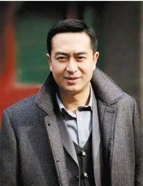 他被自己的亲表哥捧红,40岁了,开始片约不断_张嘉译_观众_表弟