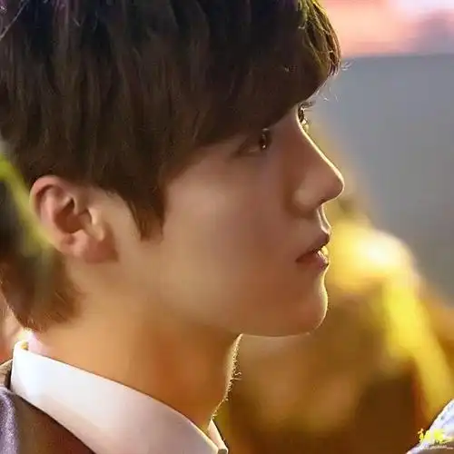 鹿晗令人神魂颠倒的神仙侧颜 不收到碗里还等什么