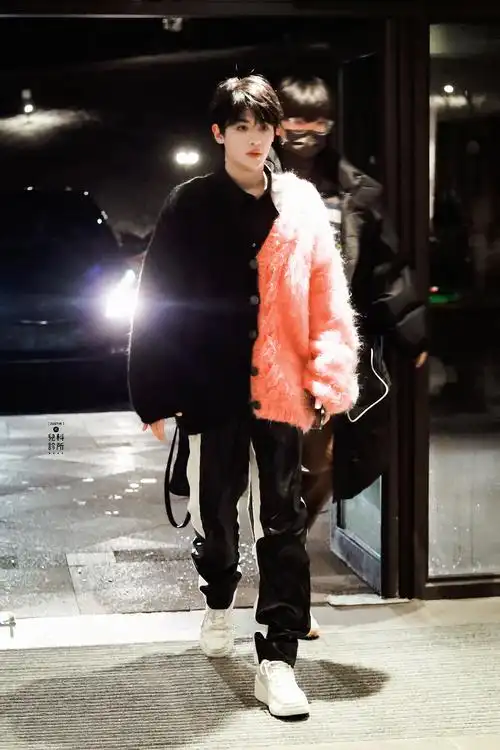 黄明昊_新浪新闻