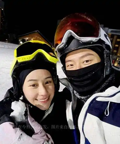 窦骁晒媳妇丑照,说她是磨人的小妖精,何超莲过生日_互动_事业_生活