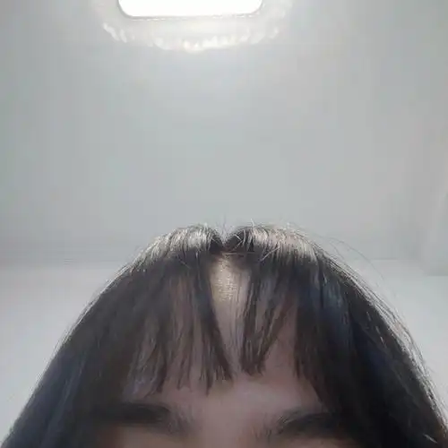 想遮住我这大脑门 给剪了个法式刘海,说卷一卷才好看,卷完之后怎么