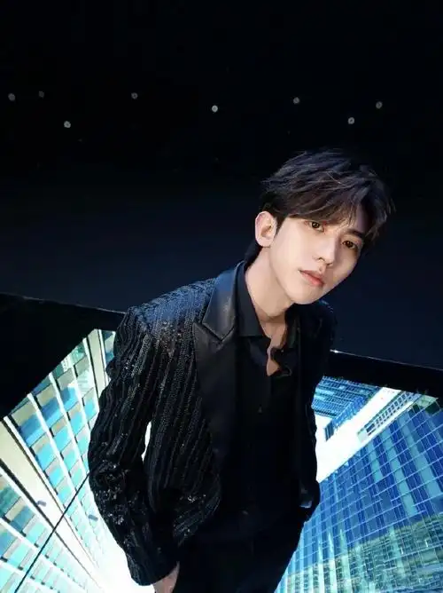 蔡徐坤2021个人巡回演唱会##蔡徐坤光影追逐大片##蔡徐坤新歌感受她