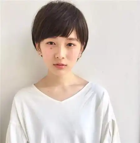 超短发露耳短发 女人味短发图片