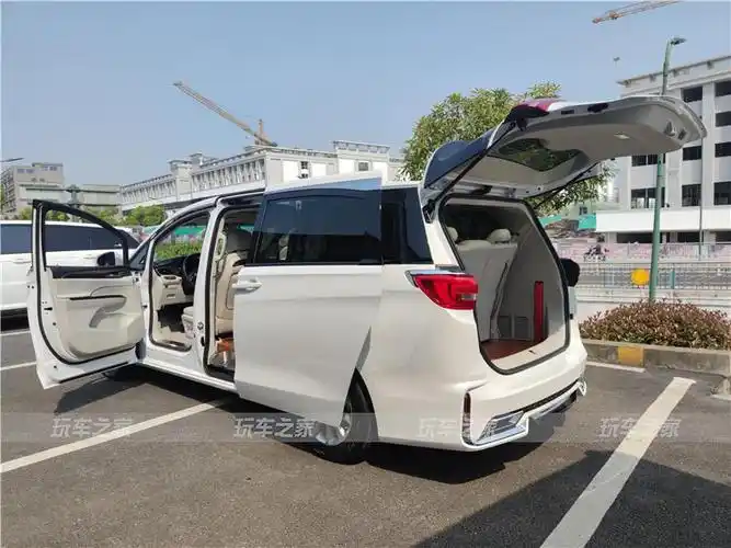 别克gl8改装航空座椅 包围 实木地板 扶手箱 顶灯实用改装案例