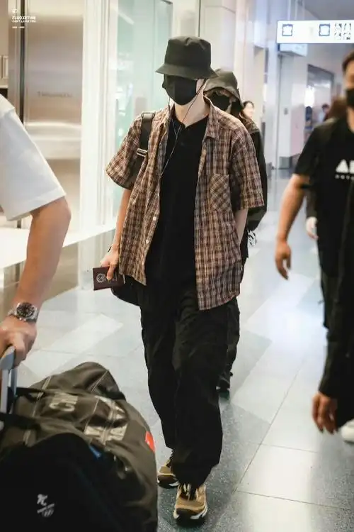 王一博东京机场路透##王一博男友风穿搭