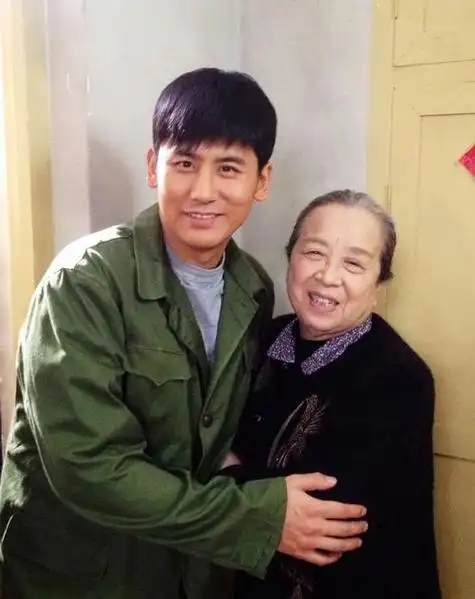 老戏骨李明启:11岁父亲离世,平凡丈夫是我一辈子的恩人