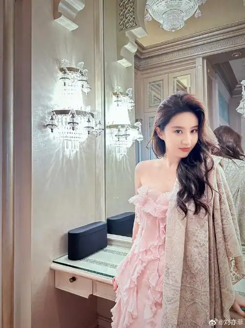 刘亦菲阿布扎比拍摄库存照#刘亦菲阿布扎比库存