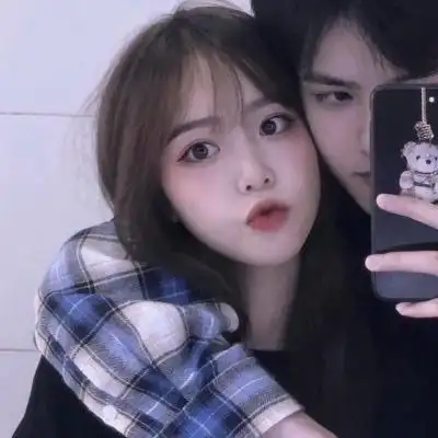 情侣头像一人一张分开真人 拼接情侣头像一人一半恩爱