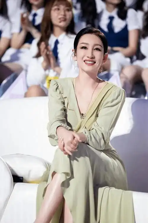 秦海璐坚持不减肥珠圆玉润的健康身材可比瘦骨如柴好看得多