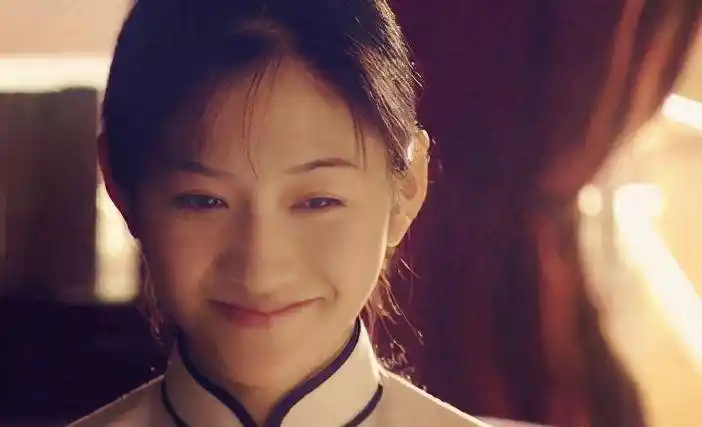 出于原同事的关心,便向赵宝刚导演推荐了李小冉于《像雾像雨又像风》