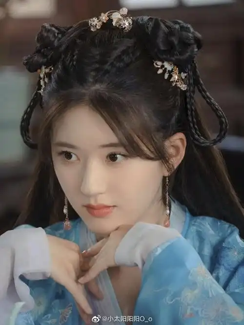 赵露思这个造型挺好看,脸比陈芊芊里精致