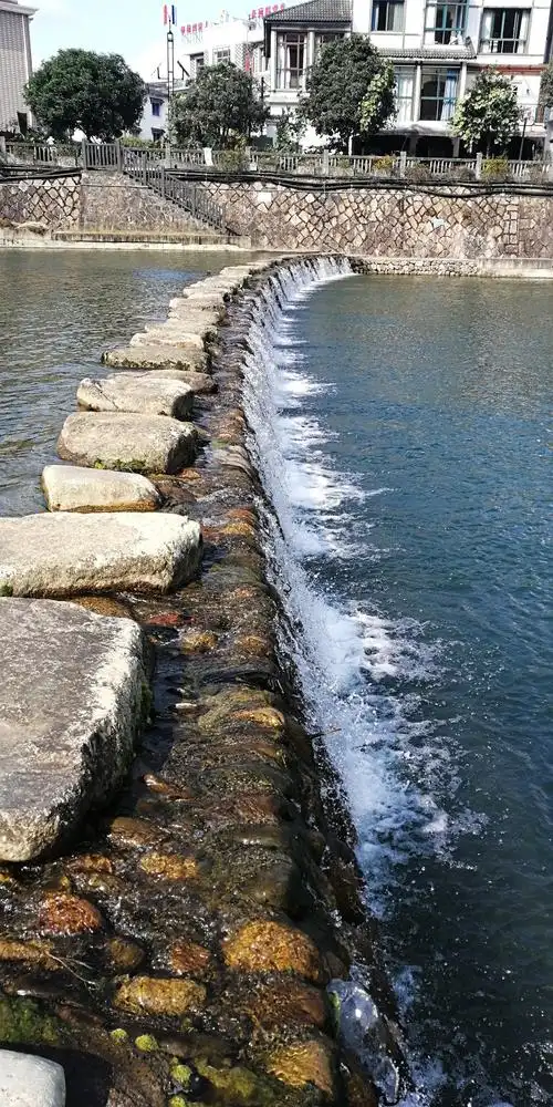 凤林港上的水坝