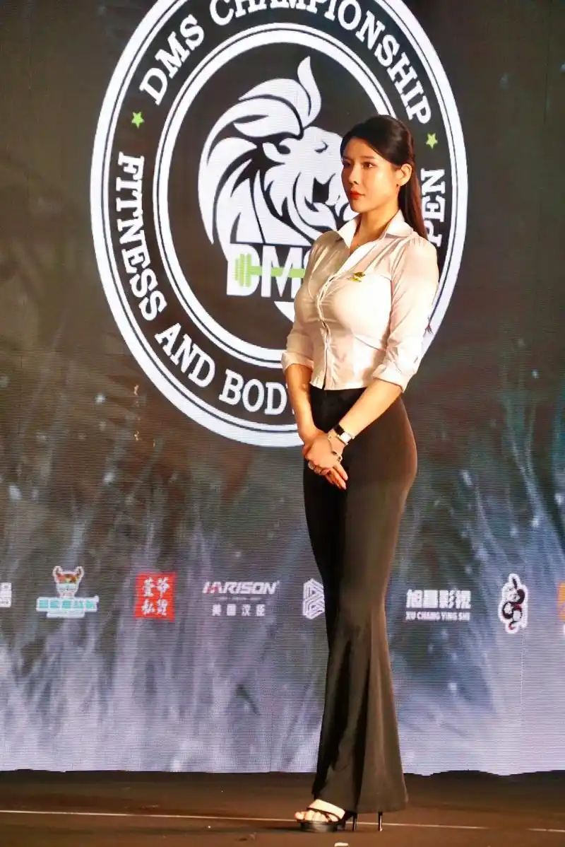 刘太阳黑色紧身 - 抖音