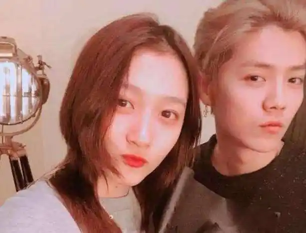 原创流量小生领证结婚网友纷纷猜测是鹿晗身边人公开道喜