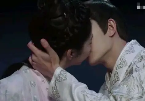 谭松韵任嘉伦吻戏镜头拉近看清唇部特写真吻假吻一目了然