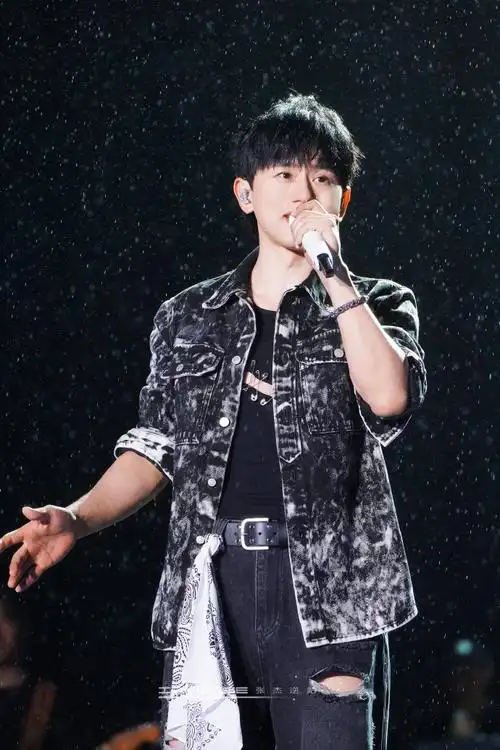 super光影扬州音乐节##张杰还原铲腿名场面