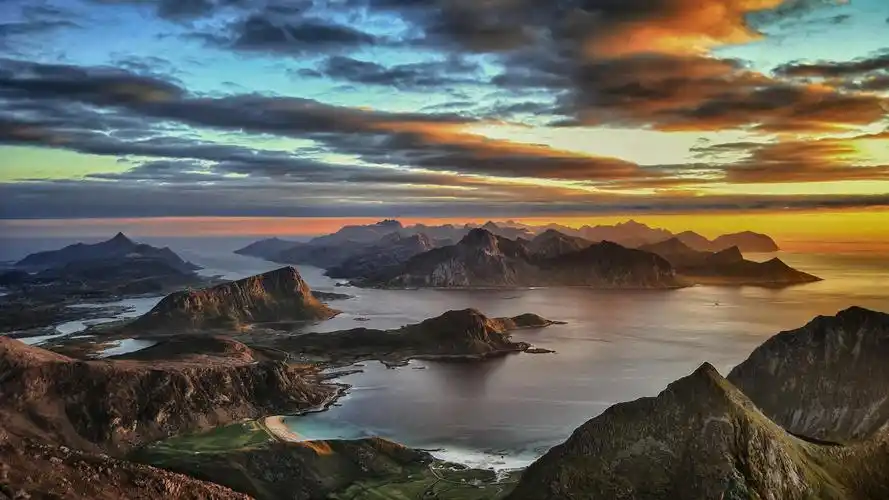 himmeltinden,莱克内斯,挪威,日落,山,云 壁纸 下载 2560x1440 qhd