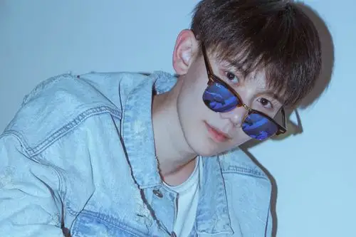 狐友校草林亚东性格内向才艺外向的少年老生