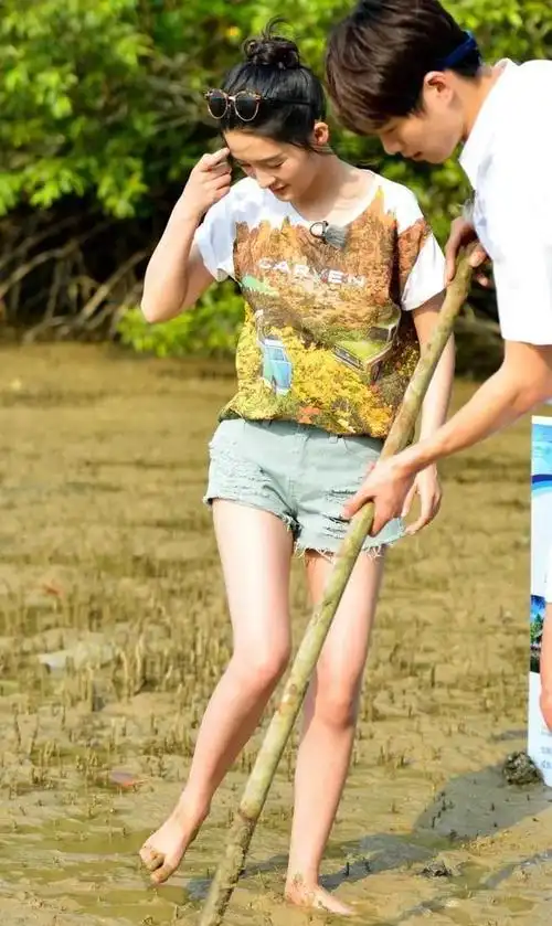 李沁早期综艺泥地蹲