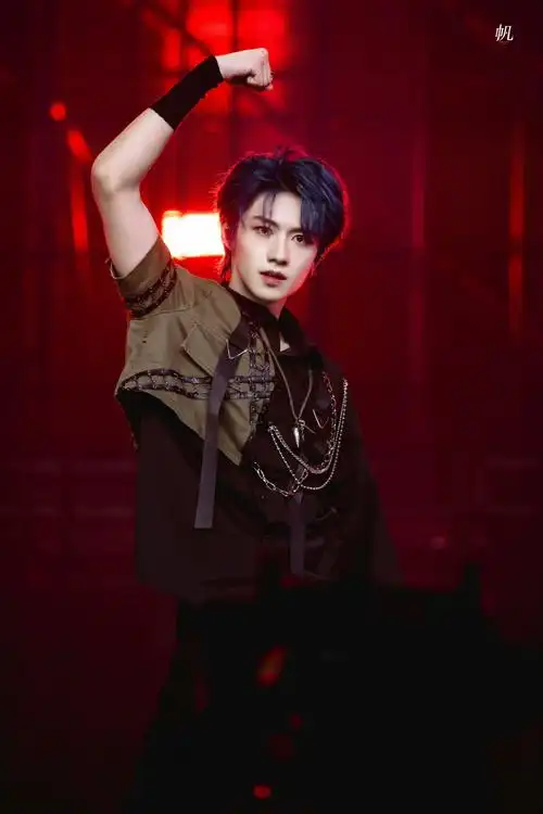 朱志鑫被cue八块腹肌##tf家族直播