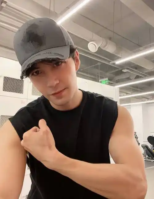 腹肌_罗云熙_龚俊